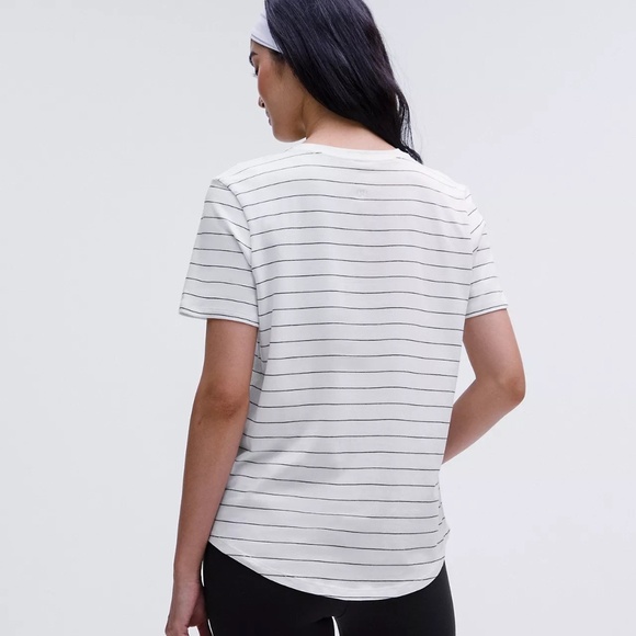 Lululemon Love Curved-Hem Crewneck T-Shirt size 4 - Picture 4 of 6